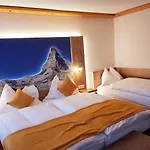 Typically Swiss Taescherhof 3* 塔什