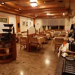 Typically Swiss Taescherhof 3* 塔什