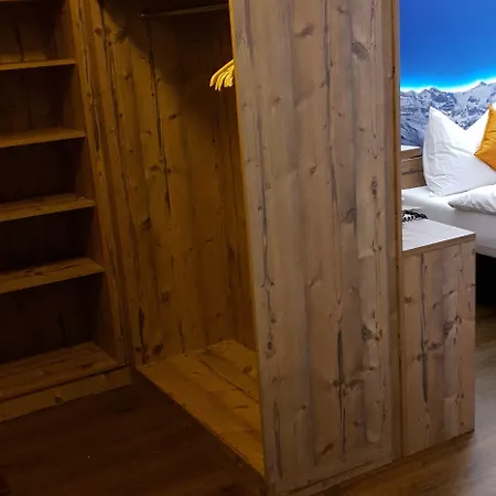 Otel Typically Swiss Taescherhof 3*