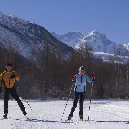Otel Typically Swiss Taescherhof Täsch