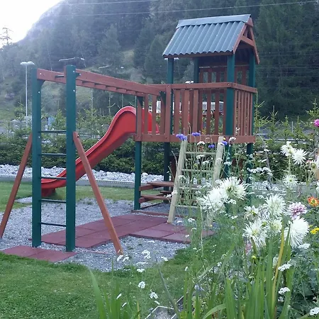 Typically Swiss Taescherhof Otel Täsch