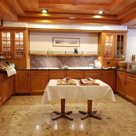 Otel Typically Swiss Taescherhof 3*