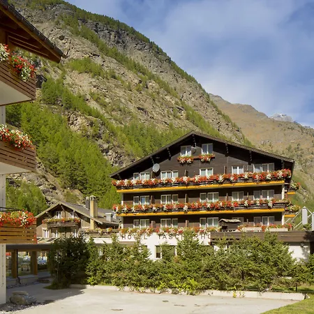 Otel Typically Swiss Taescherhof 3*