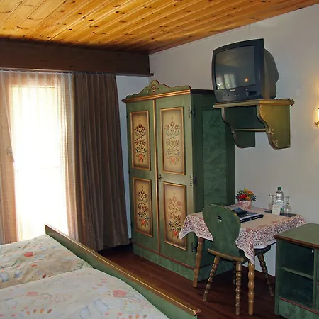 Otel Typically Swiss Taescherhof 3*