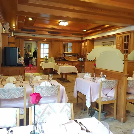 Hotel Typically Swiss Taescherhof