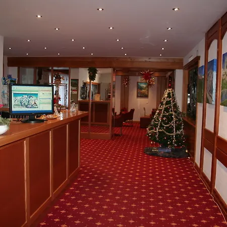 Typically Swiss Taescherhof Otel 3*