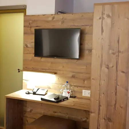 Typically Swiss Taescherhof Otel Täsch