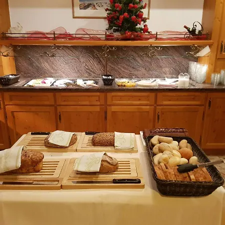 Otel Typically Swiss Taescherhof 3*