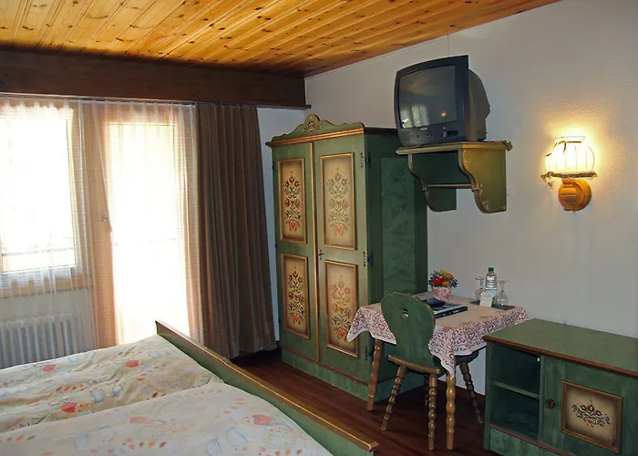 Hotel Typically Swiss Taescherhof 3*