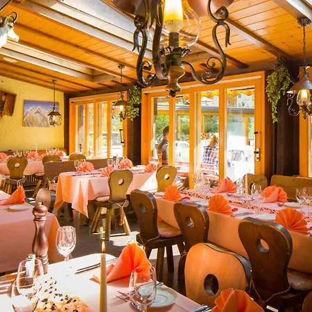 Hotel Typically Swiss Taescherhof Tasch