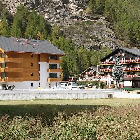 Typically Swiss Taescherhof Hotel Täsch