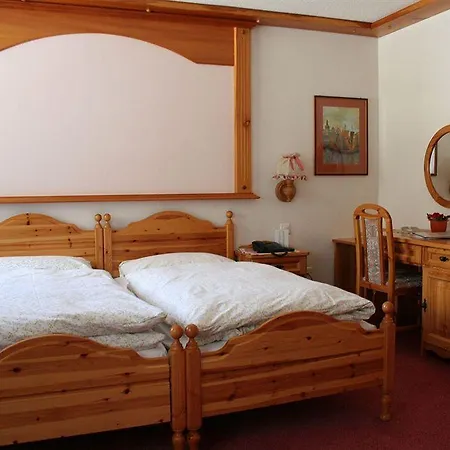 Hotel Typically Swiss Taescherhof 3*